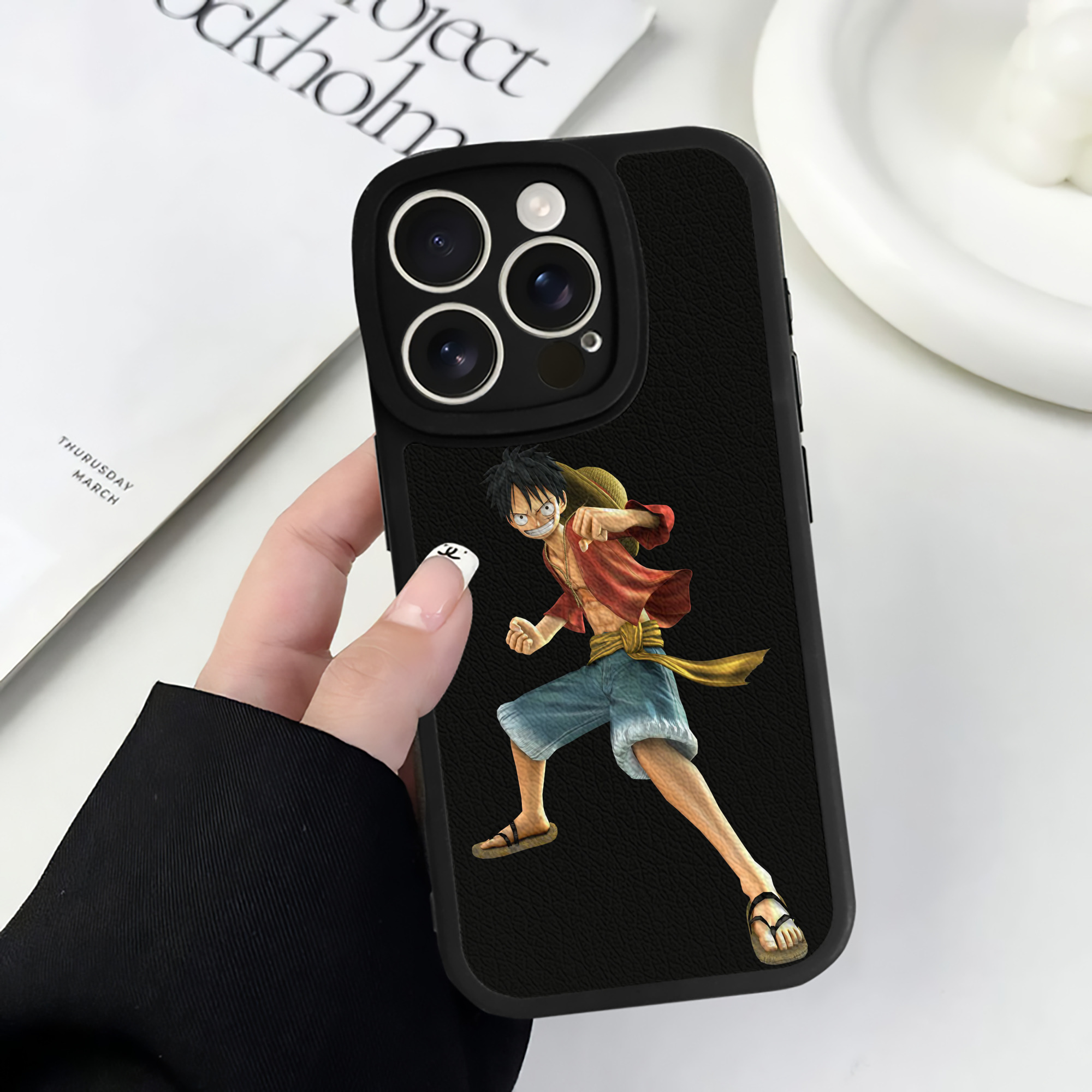 （画像用） ワンピース モンキー・D・ルフィ ONE PIECE Monkey D. Luffy 【iPhone 16シリーズ対応】シリコンスマホケース（レザー調） 材質：シリコン
